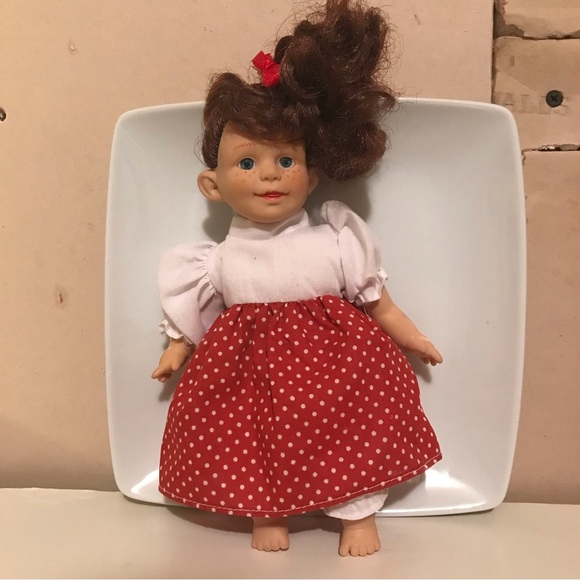 1990S WAY OUT TOYS DOLL 9” FRECKLES POUT BRUNETTE PONYTAIL EXPRESSIONS DOLL - Picture 9 of 12